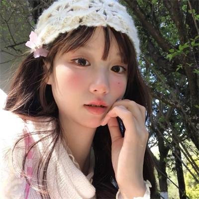 照片里的伴娘
